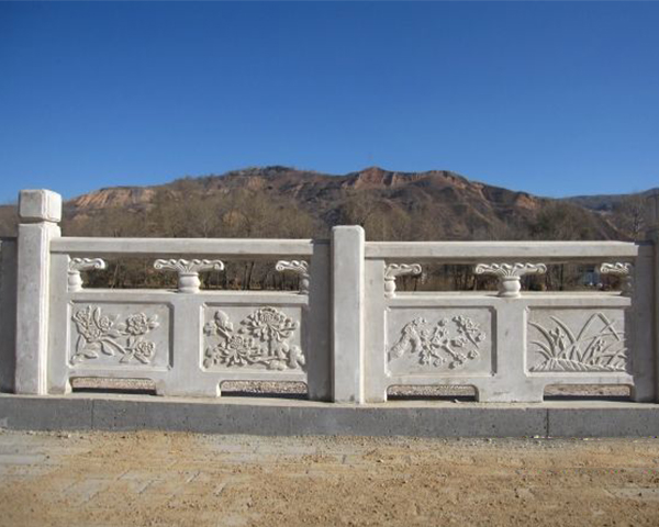 南宁水泥仿木护栏款式应该怎样选择?